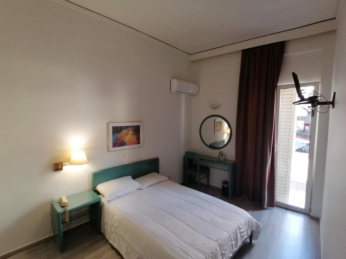 Hotel Galaxias Agrinio Esterno foto